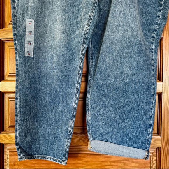 NWT Old Navy medium wash Boyfriend Jeans 22 - Picture 5 of 14